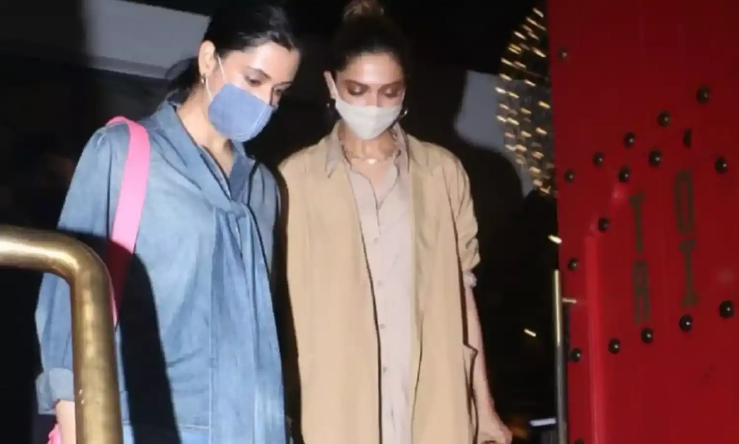 दीपिका पादुकोण ने बहन अनीशा के साथ शेयर की एयरपोर्ट फैशन