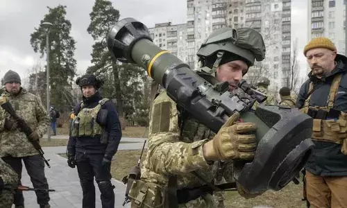 यूक्रेन के खिलाफ सैन्य कार्रवाई का विरोध करने वाले नेता को राष्ट्रपति चुनाव में मतदान की अनुमति नहीं यूक्रेन के खिलाफ सैन्य कार्रवाई का विरोध करने वाले नेता को राष्ट्रपति चुनाव में मतदान की अनुमति नहीं