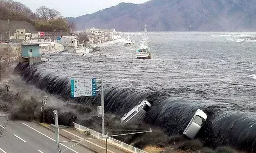 सुनामी प्रभावित जापान के फुकुशिमा न्यूक्लियर एनर्जी प्लांट से रेडियो एक्टिव पानी का रिसाव सुनामी प्रभावित जापान के फुकुशिमा न्यूक्लियर एनर्जी प्लांट से रेडियो एक्टिव पानी का रिसाव