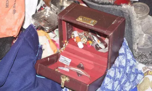 रिटायर्ड फौजी के सूने घर में चोरी ,20 लाख का सोना-चांदी पार