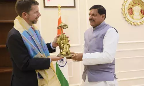 मप्रः अमेरिकी महावाणिज्य दूतावास के दल ने मुख्यमंत्री डॉ यादव से की मुलाकात मप्रः अमेरिकी महावाणिज्य दूतावास के दल ने मुख्यमंत्री डॉ यादव से की मुलाकात