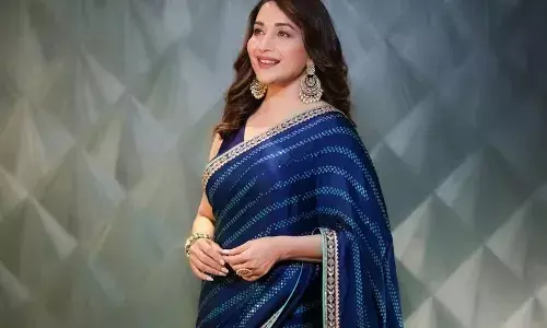 माधुरी दीक्षित,अनामिका खन्ना के रीगल पर्पल पहनावे में धमाकेदार अंदाज में आईं नजर