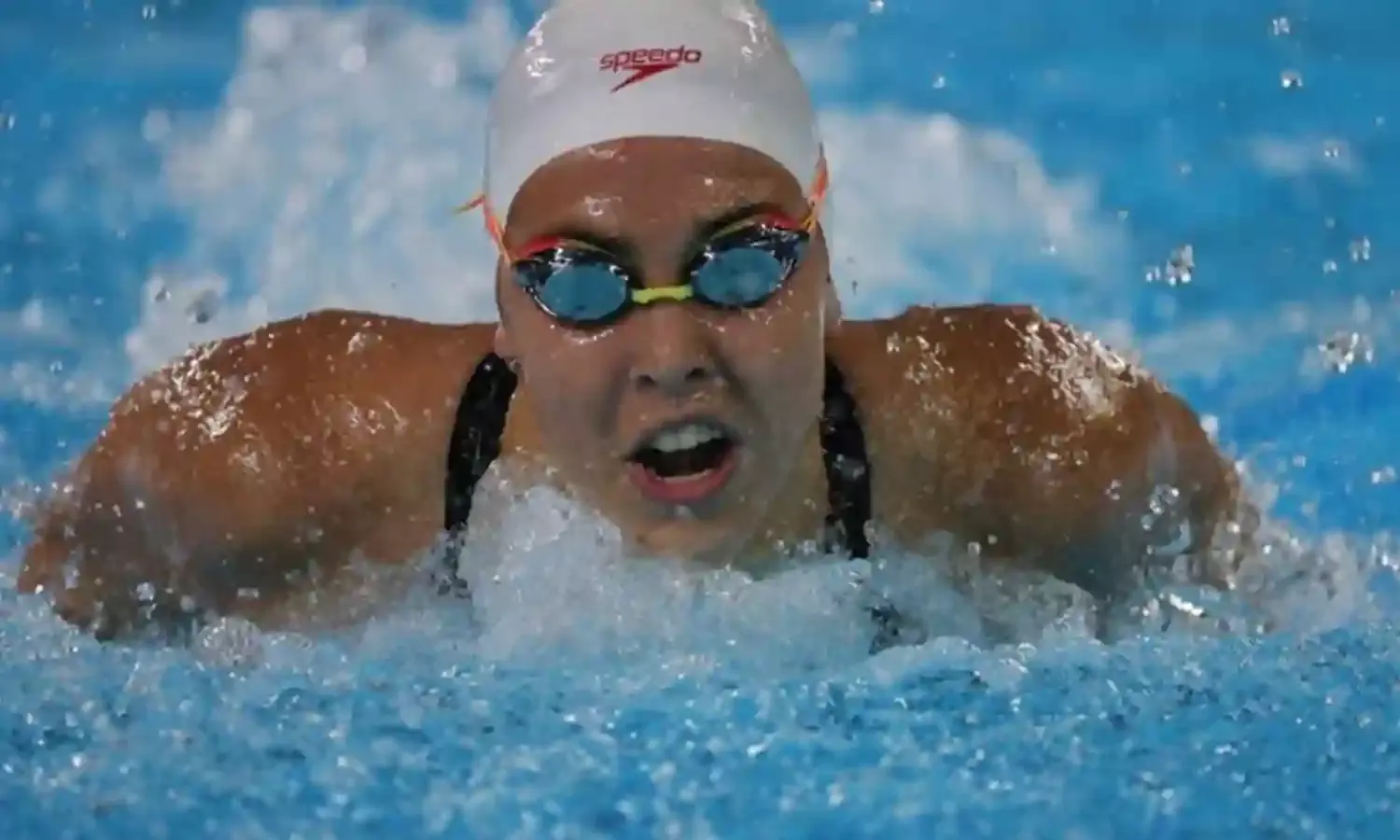 एरिका फेयरवेदर ने न्यूजीलैंड के लिए पहला विश्व तैराकी खिताब जीता