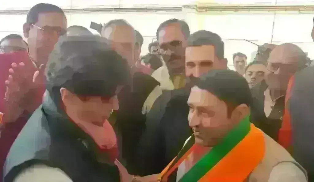 ज्योतिरादित्य सिंधिया ने कांग्रेस को दिया झटका, गुना के इस...नेता को दिलाई भाजपा की सदस्यता ज्योतिरादित्य सिंधिया ने कांग्रेस को दिया झटका, गुना के इस...नेता को दिलाई भाजपा की सदस्यता