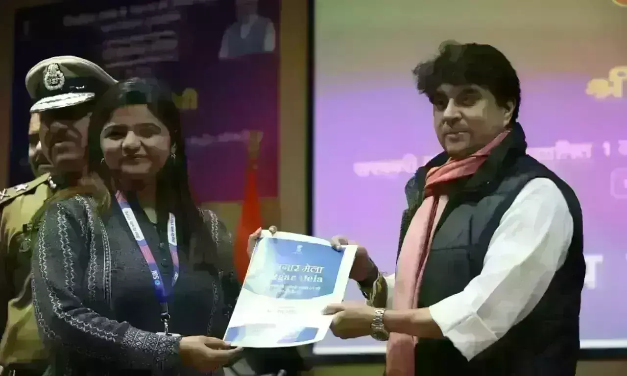 ज्योतिरादित्य सिंधिया ने युवाओं को सौंपे नियुक्ति पत्र, कहा - हर साल 10 लाख लोगों को रोजगार उपलब्ध कराने का संकल्प ज्योतिरादित्य सिंधिया ने युवाओं को सौंपे नियुक्ति पत्र, कहा - हर साल 10 लाख लोगों को रोजगार उपलब्ध कराने का संकल्प