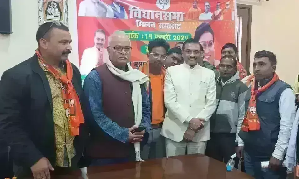 अमेठी और गौरीगंज में पांच सौ बीडीसी और ग्राम प्रधान भाजपा में शामिल अमेठी और गौरीगंज में पांच सौ बीडीसी और ग्राम प्रधान भाजपा में शामिल