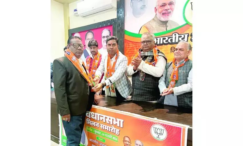 भाजपा का बढ़ा कुनबा, सैकड़ों लोगों ने थामा पार्टी का दामन: हेमंत परिहार