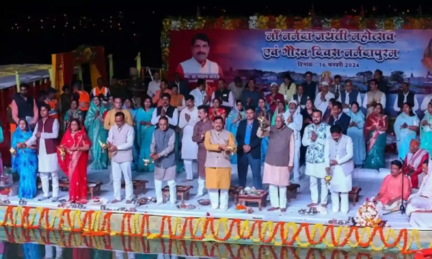 नर्मदापुरम में शहर से डेढ़ किमी दूर रहेंगी शराब की दुकाने, खुले में नहीं बिकेगा मांस नर्मदापुरम में शहर से डेढ़ किमी दूर रहेंगी शराब की दुकाने, खुले में नहीं बिकेगा मांस