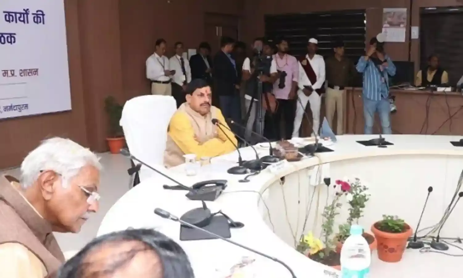 मप्रः रेलवे स्टेशनों पर पीड़ित यात्रियों की मदद के लिए बनाई जाएगी हेल्प डेस्क मप्रः रेलवे स्टेशनों पर पीड़ित यात्रियों की मदद के लिए बनाई जाएगी हेल्प डेस्क