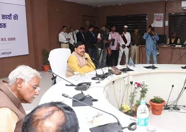 मप्रः रेलवे स्टेशनों पर पीड़ित यात्रियों की मदद के लिए बनाई जाएगी हेल्प डेस्क मप्रः रेलवे स्टेशनों पर पीड़ित यात्रियों की मदद के लिए बनाई जाएगी हेल्प डेस्क