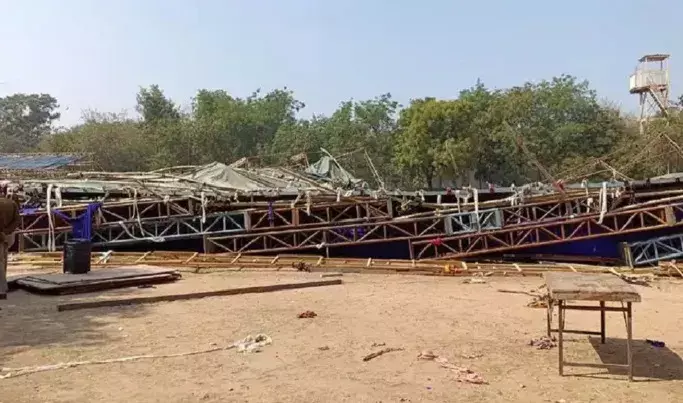 जवाहर लाल नेहरू स्टेडियम में निर्माण के दौरान पंडाल गिरने से 8 लोग घायल जवाहर लाल नेहरू स्टेडियम में निर्माण के दौरान पंडाल गिरने से 8 लोग घायल