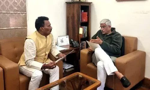 केन्द्रीय मंत्री शेखावत से मिले मप्र के मंत्री सिलावट, तालाबों के पुनरुद्धार को मांगा विशेष पैकेज केन्द्रीय मंत्री शेखावत से मिले मप्र के मंत्री सिलावट, तालाबों के पुनरुद्धार को मांगा विशेष पैकेज