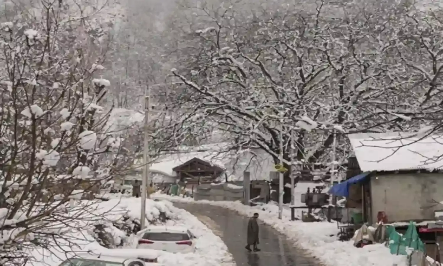 जम्मू-कश्मीर में दो दिन से बारिश होने से श्रीनगर में तापमान में गिरावट