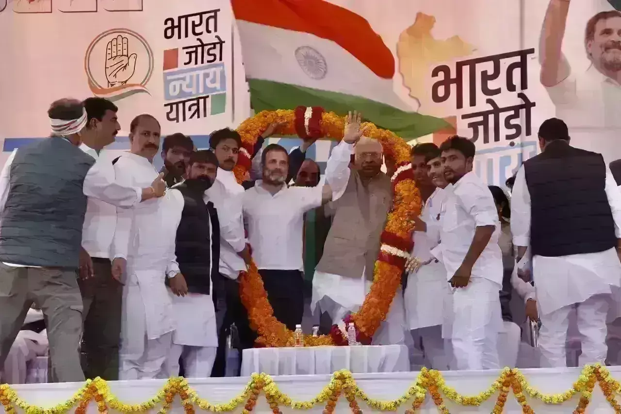हिंदुस्तान की 73 फीसदी जनता का अधिकार दबाकर बैठी है मोदी सरकार - राहुल गांधी