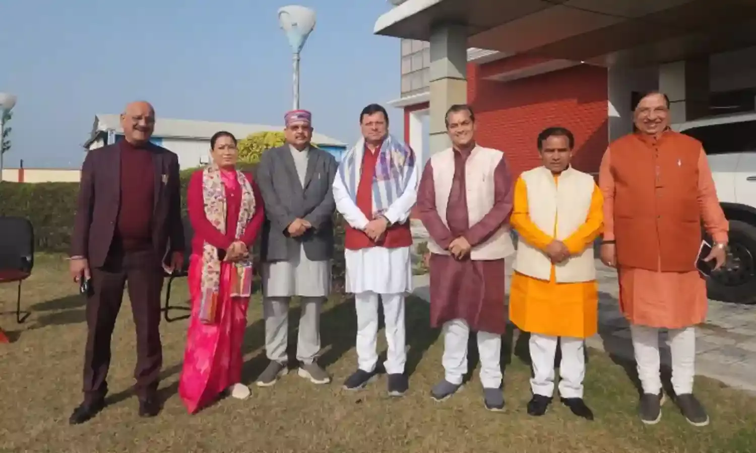 उत्तराखंड : सीएम धामी कैबिनेट सहयोगियों के साथ अयोध्या रवाना, बोले-दर्शन से पहले ही मन प्रफुल्लित उत्तराखंड : सीएम धामी कैबिनेट सहयोगियों के साथ अयोध्या रवाना, बोले-दर्शन से पहले ही मन प्रफुल्लित