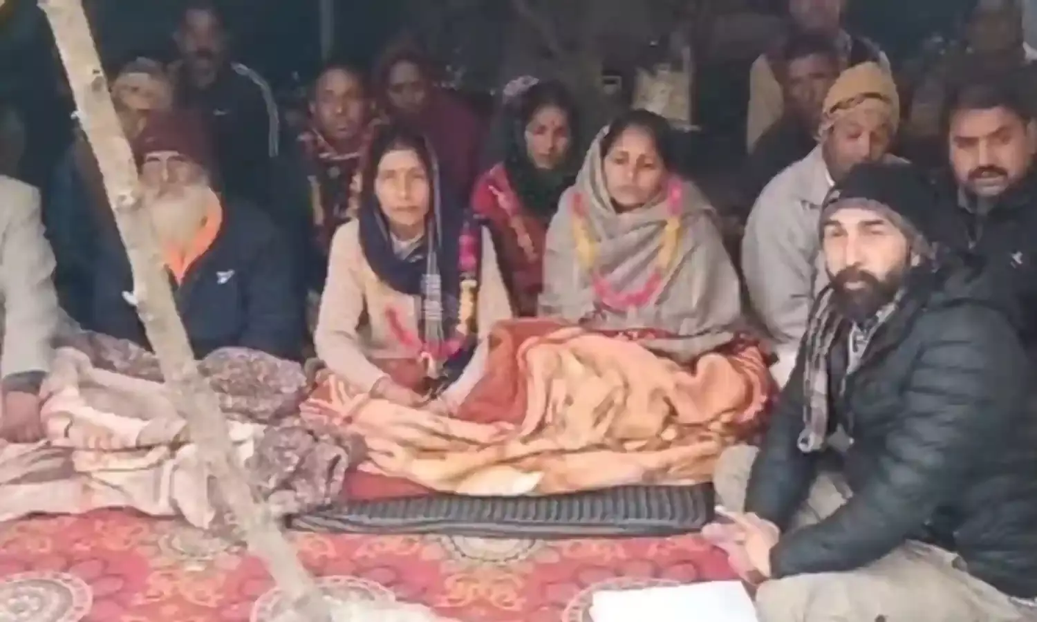 मेगा प्रोजेक्ट्स और स्थानीय हितों में टकराव