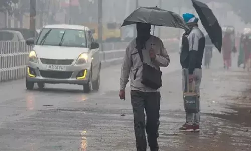 दिल्ली-एनसीआर में रात को कई बार हुई बारिश, पहाड़ों में गिरी बर्फ