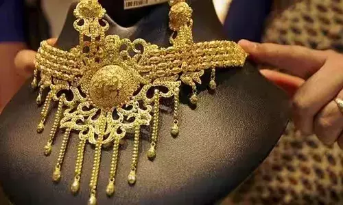 सर्राफा बाजार की तेजी पर आज लगा ब्रेक, सोना और चांदी में भी देखी गई गिरावट सर्राफा बाजार की तेजी पर आज लगा ब्रेक, सोना और चांदी में भी देखी गई गिरावट