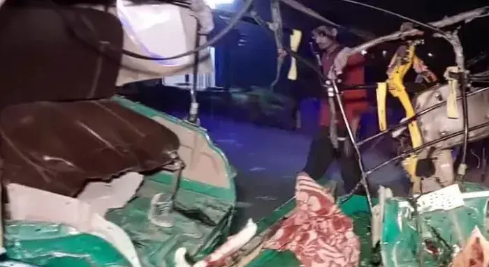 बिहार के लखीसराय में सड़क हादसा, नौ लोगों की मौत व 5 की हालत नाजुक बिहार के लखीसराय में सड़क हादसा, नौ लोगों की मौत व 5 की हालत नाजुक