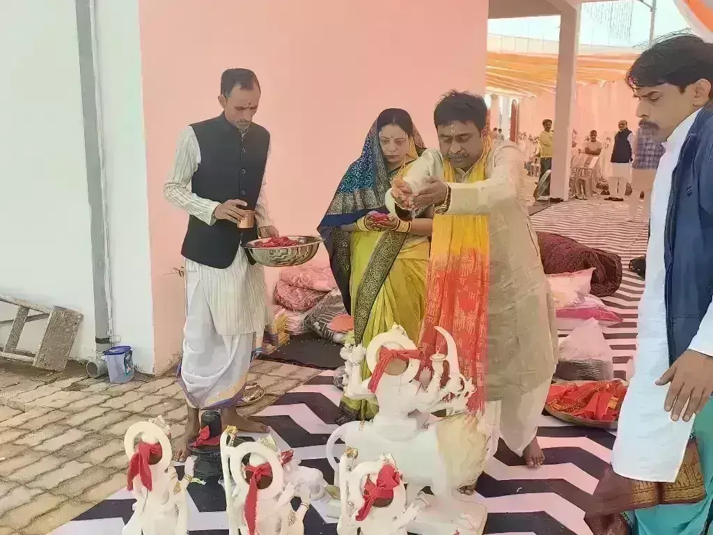 अमेठी : केंद्रीय मंत्री स्मृति ईरानी के गृह प्रवेश समारोह में 30000 लोगों के भोजन की होगी व्यवस्था, तैयारियां शुरू अमेठी : केंद्रीय मंत्री स्मृति ईरानी के गृह प्रवेश समारोह में 30000 लोगों के भोजन की होगी व्यवस्था, तैयारियां शुरू