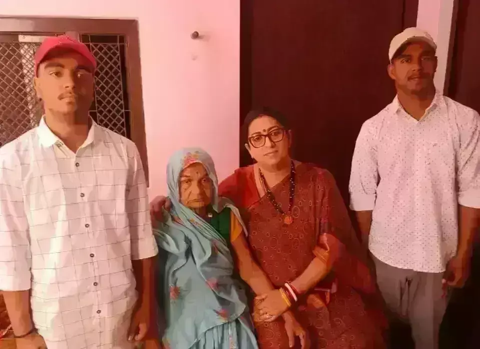 अनमोल की नौकरी के लिए स्मृति ईरानी का अडानी समूह के डायरेक्टर को फोन