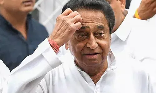 हिट विकेट हो गए कमलनाथ