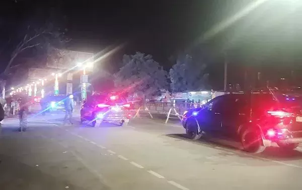 प्रधानमंत्री मोदी का काशी में भव्य स्वागत, ढ़ोल नगाड़े की थाप पर गुलाब की पंखुड़ियों की वर्षा प्रधानमंत्री मोदी का काशी में भव्य स्वागत, ढ़ोल नगाड़े की थाप पर गुलाब की पंखुड़ियों की वर्षा