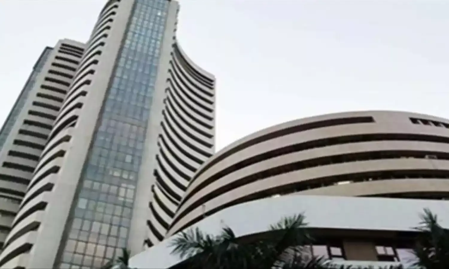 नए शिखर पर शेयर बाजार, सेंसेक्स और निफ्टी में तेजी के साथ उतार चढ़ाव भी