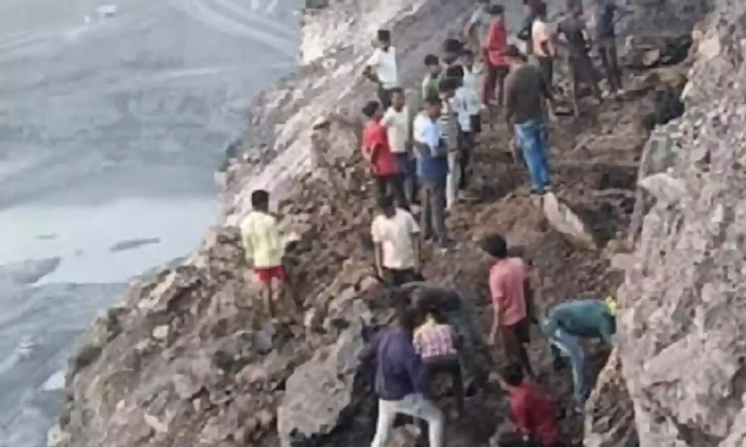 छत्तीसगढ़ के कोरबा में कोयला खदान में मिट्टी धंसने से तीन युवकों की मौत