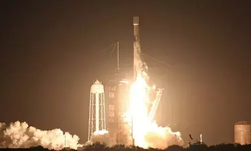 आधी सदी में पहली बार अमेरिका निर्मित अंतरिक्ष यान चंद्रमा पर उतरा