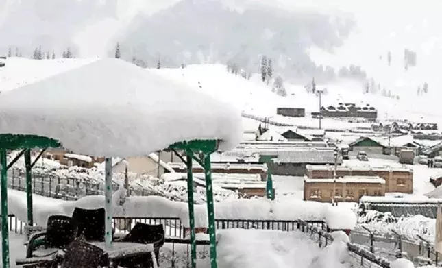 जम्मू और कश्मीर में मंगलवार से बारिश और बर्फबारी की संभावना जम्मू और कश्मीर में मंगलवार से बारिश और बर्फबारी की संभावना