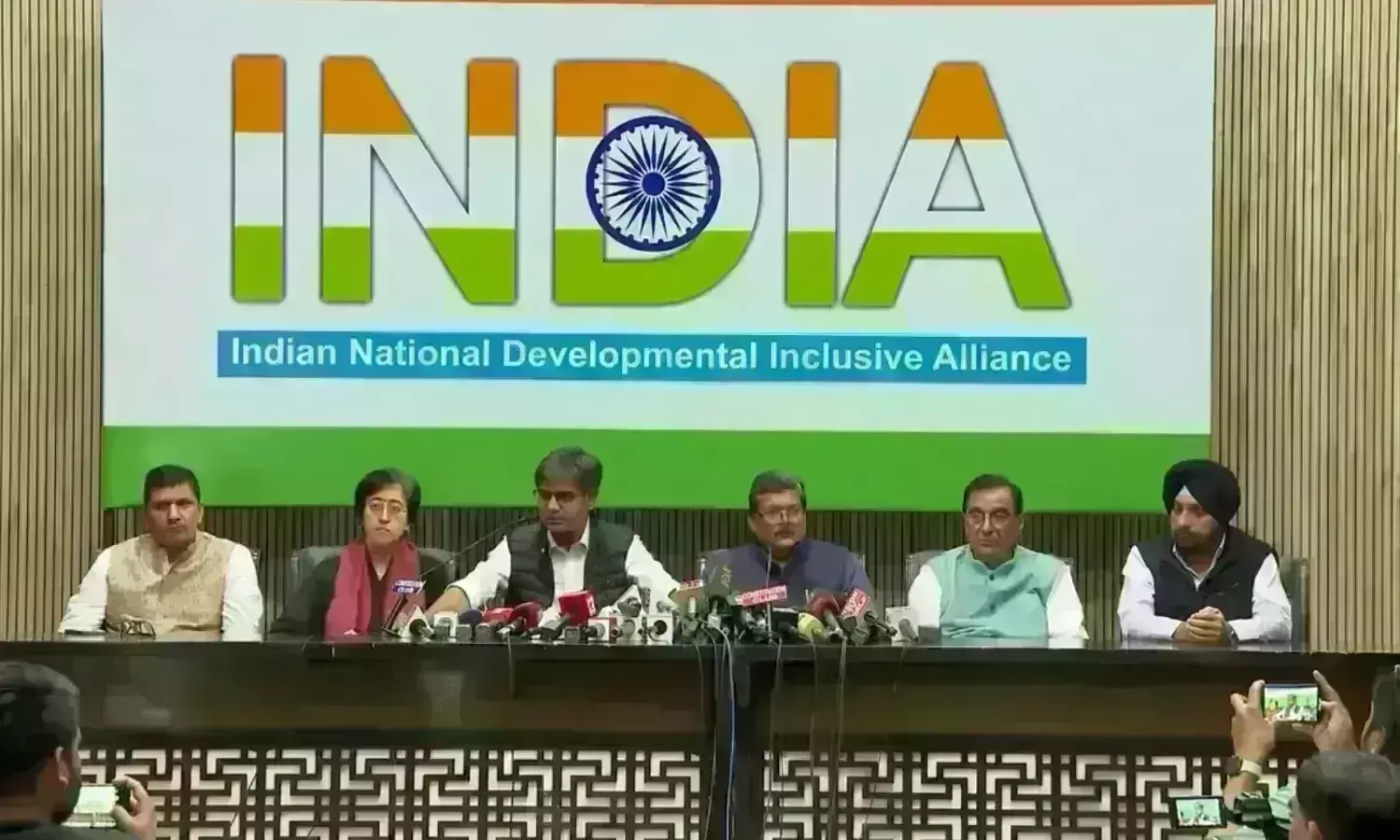 AAP और कांग्रेस के बीच सीट शेयरिंग फॉर्मूला तय, दिल्ली-हरियाणा-गुजरात-गोवा-चंडीगढ़ में गठबंधन