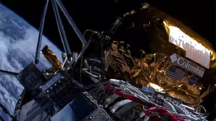 अमेरिका के मून मिशन को बड़ा झटका, लैंडिंग के बाद सतह पर ही पलटा