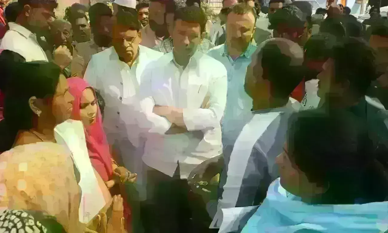 भोपाल की भदभदा बस्ती पहुंचे जीतू पटवारी, कहा - पीड़ित परिवारों को मिले पीएम आवास