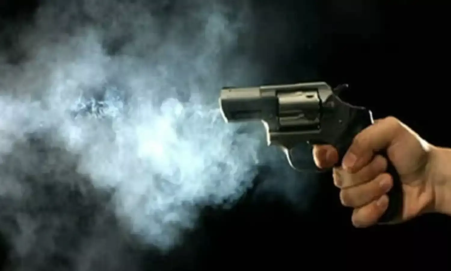 फार्म हाउस के चौकीदार को गोली मारी, घायल