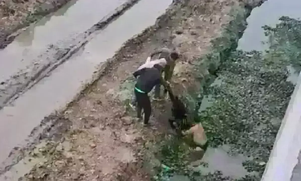 सागर में एलिवेटेड रोड से महिला ने लगाई छलांग,लोगो ने बचाई जान