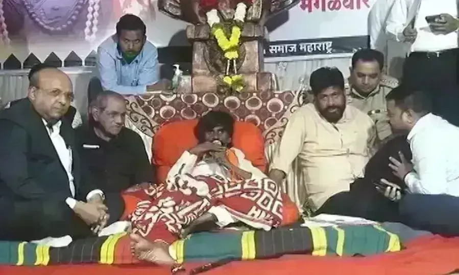 सरकार की सख्ती के बाद मनोज जरांगे ने खत्म की भूख हड़ताल, सात मामले दर्ज