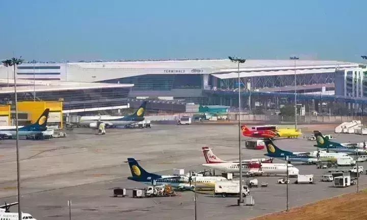 दिल्ली एयरपोर्ट को मिली विमान में बम होने की सूचना, जांच में कुछ नहीं मिला दिल्ली एयरपोर्ट को मिली विमान में बम होने की सूचना, जांच में कुछ नहीं मिला