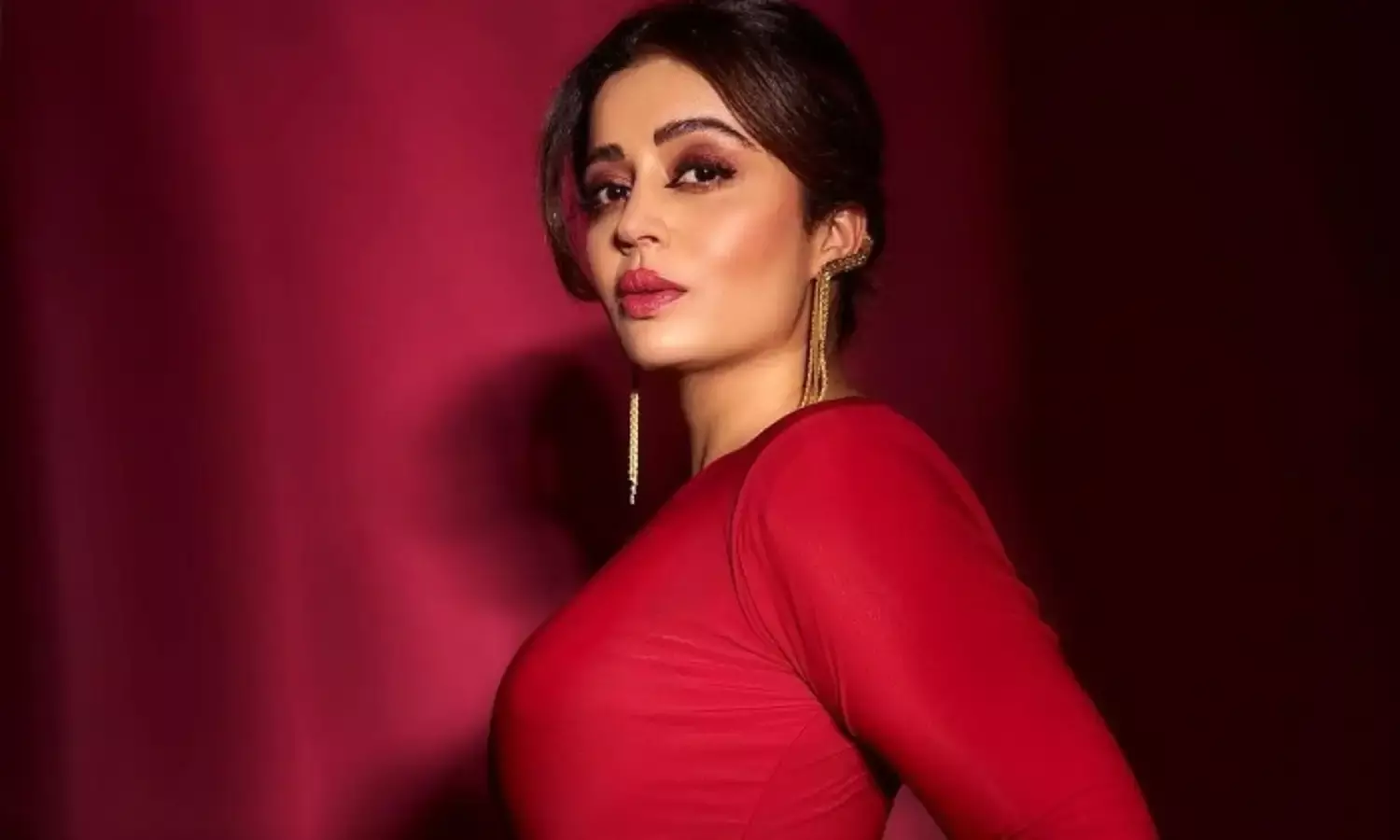 ग्लैमरस एक्ट्रेस नेहा पेंडसे अब जल्द ही ओटीटी पर आएंगी नजर ग्लैमरस एक्ट्रेस नेहा पेंडसे अब जल्द ही ओटीटी पर आएंगी नजर