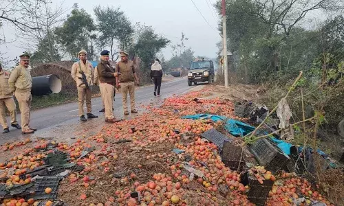उप्र के बलिया में तिलक समारोह से लौट रहे कमांडर जीप और बोलेरो पिकअप में भिड़ंत, हादसे में छह की मौत, 10 घायल उप्र के बलिया में तिलक समारोह से लौट रहे कमांडर जीप और बोलेरो पिकअप में भिड़ंत, हादसे में छह की मौत, 10 घायल