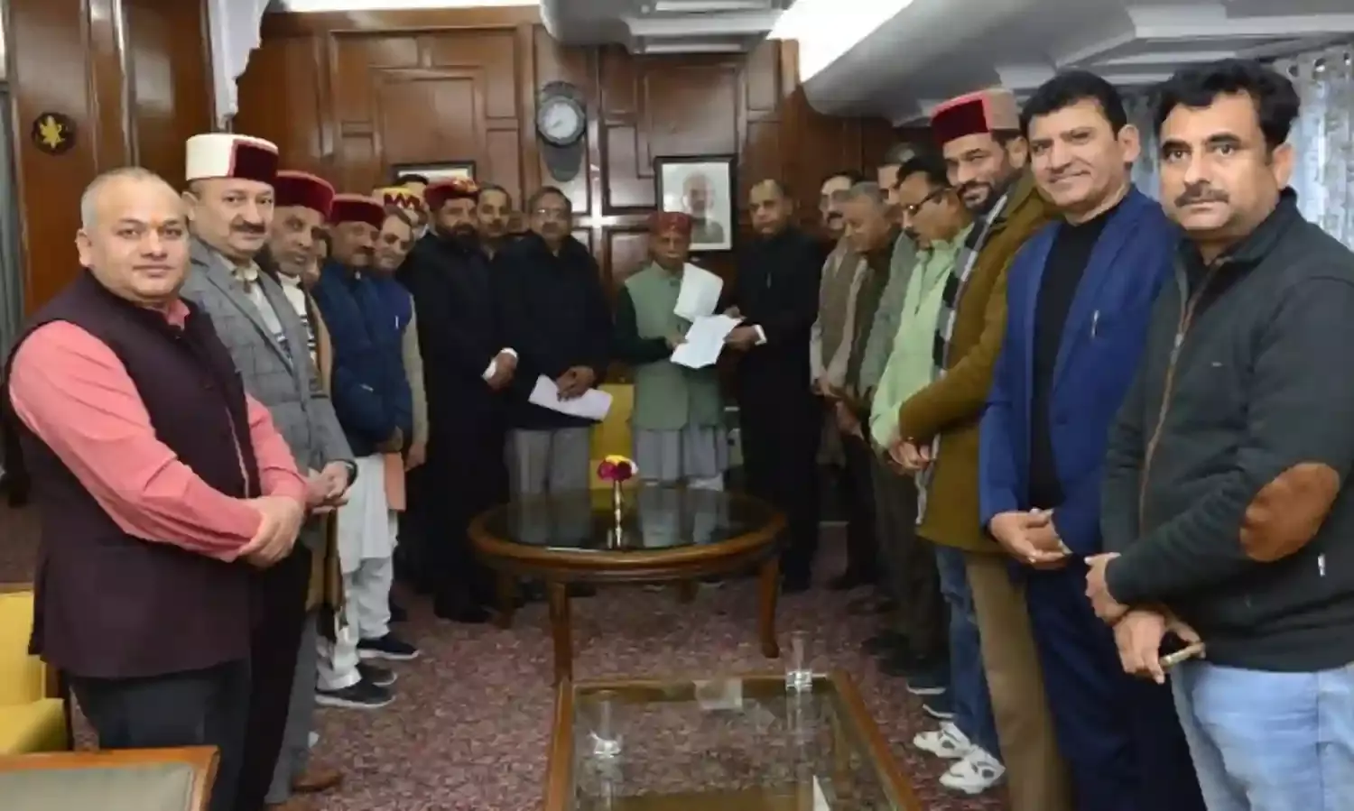 राज्यपाल से मिला भाजपा विधायक दल, बजट पर डिवीजन ऑफ वोट की मांग