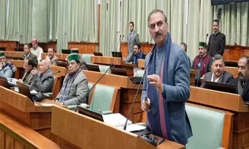 हिमाचल विधानसभा में हंगामा के बीच मंत्री ने इस्‍तीफा दिया  विपक्ष के 15 विधायक निष्कासित