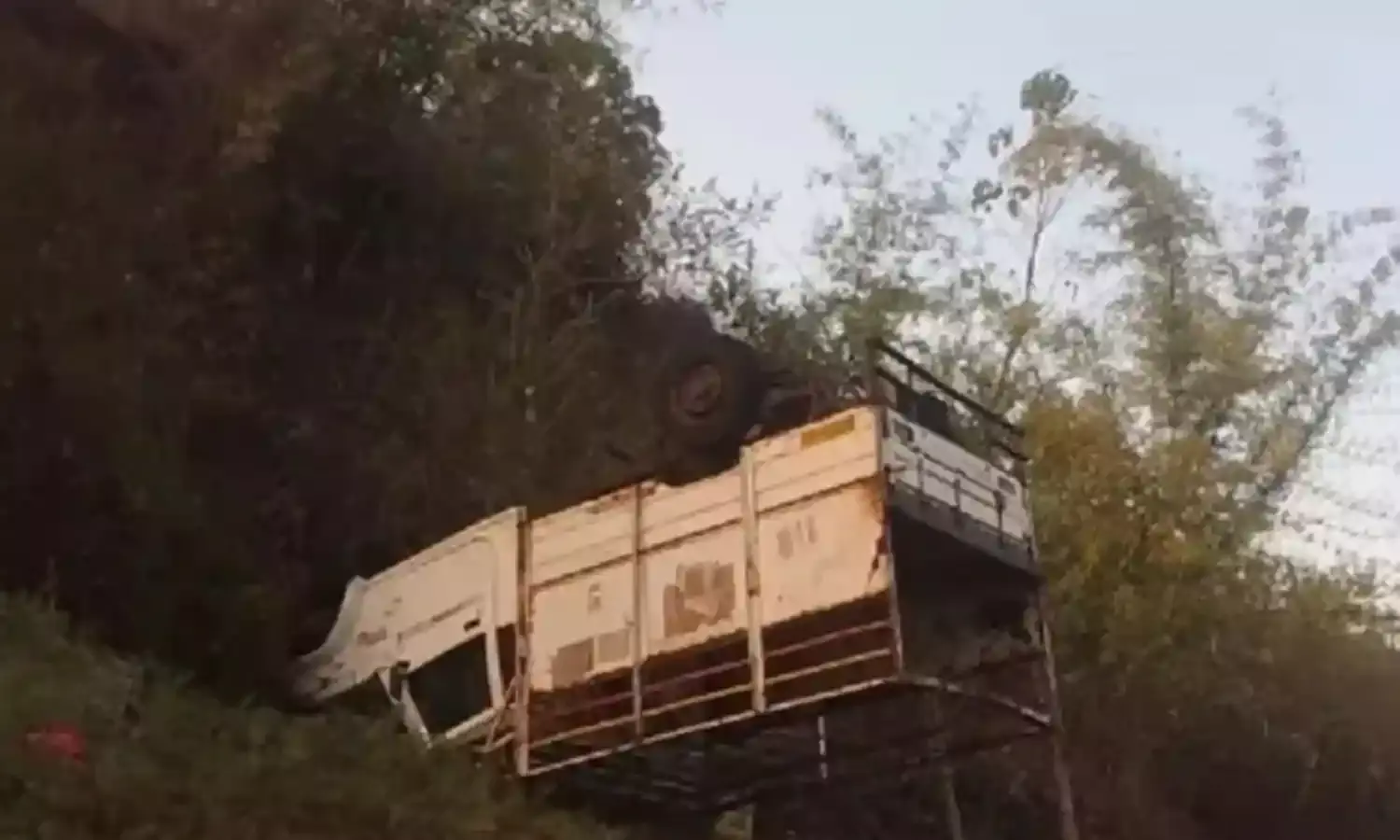 मप्र के डिंडौरी में सड़क हादसा, 14 की मौत, 20 घायल