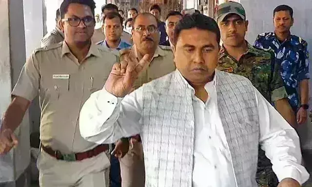 तृणमूल कांग्रेस ने शेख शाहजहां को निलंबित किया, कहा - टीएमसी जो कहती है वो करती है तृणमूल कांग्रेस ने शेख शाहजहां को निलंबित किया, कहा - टीएमसी जो कहती है वो करती है