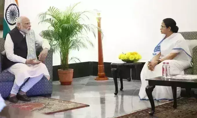 राजभवन में पीएम मोदी और ममता बनर्जी की मुलाकात, जानिए किन मुद्दों पर हुई चर्चा