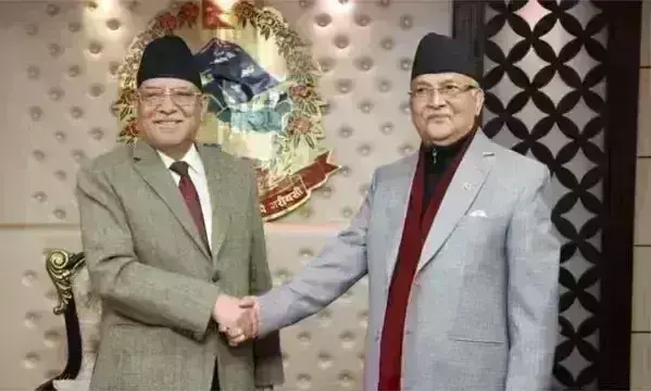 नेपाल में बदला सरकार का गठबंधन, प्रचण्ड और ओली ने फिर मिलाया हाथ