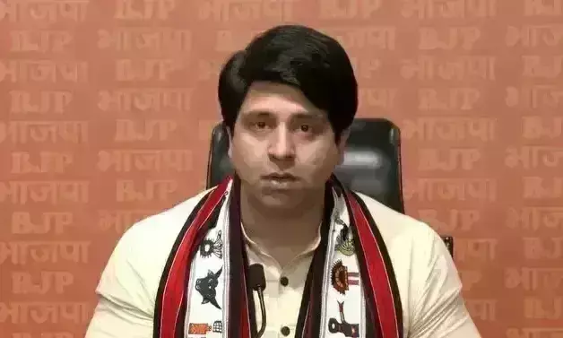 भाजपा ने केजरीवाल पर बोला हमला, कहा - चोर की दाढ़ी में तिनका भाजपा ने केजरीवाल पर बोला हमला, कहा - चोर की दाढ़ी में तिनका