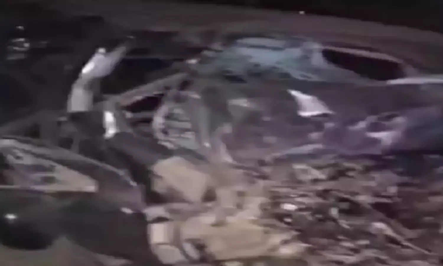 वडोदरा में कंटेनर से टकराई कार, एक परिवार के पांच की मौत