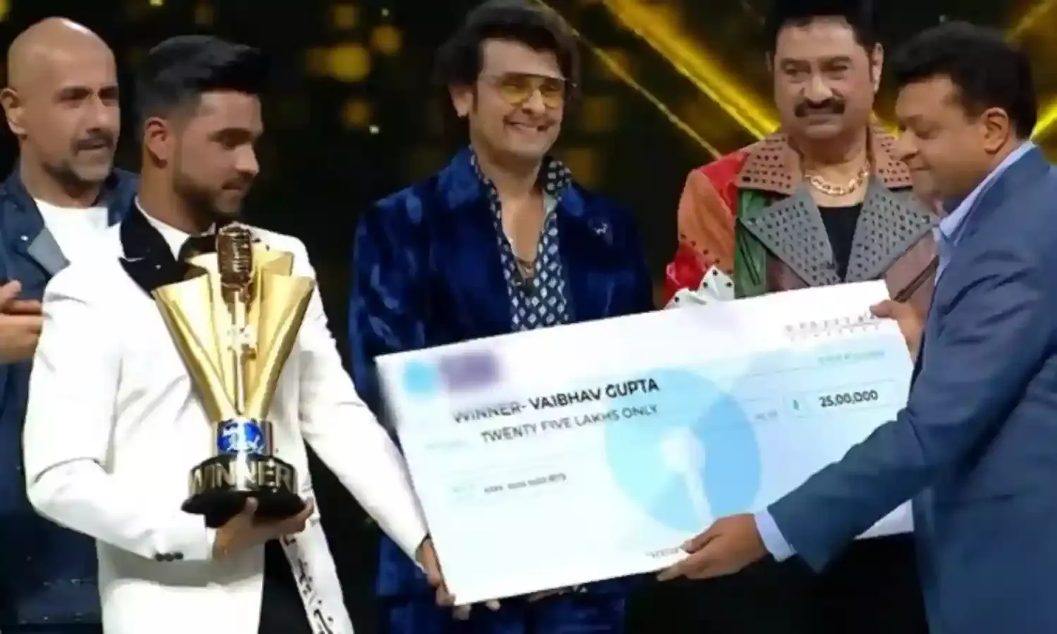 कानपुर के सिंगर वैभव गुप्ता इंडियन आइडल 14 का खिताब विजेता बने कानपुर के सिंगर वैभव गुप्ता इंडियन आइडल 14 का खिताब विजेता बने