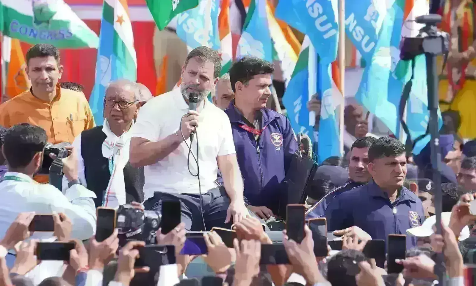 शिवपुरी पहुंची राहुल गांधी की भारत जोड़ो न्याय यात्रा, केंद्र सरकार पर लगाए आरोप शिवपुरी पहुंची राहुल गांधी की भारत जोड़ो न्याय यात्रा, केंद्र सरकार पर लगाए आरोप